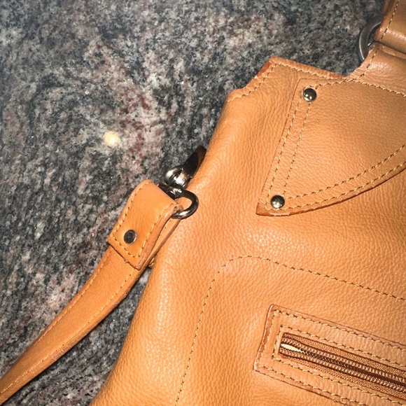 Made In ITALY Cristian Genuine Leather tan bag with removable shoulder strap. - Picture 3 of 11